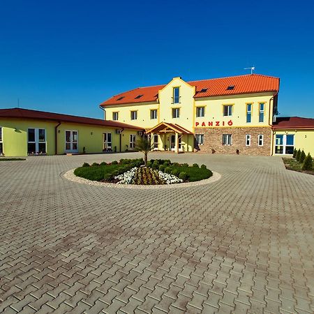 Kentaur Lovaspanzio Hódmezővásárhely Eksteriør billede